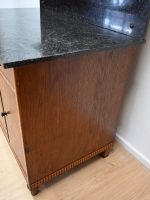 komoda z lustrem i kamiennym blatem sypialnia - obrazek 11