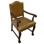 skórzany fotel na lwich łapach