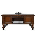 biurko na lwich łapach