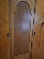 drewniana trzydrzwiowa szafa - obrazek 10