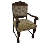 fotel do biurka z beżową tapicerką