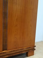 jasna drewniana szafa - obrazek 13