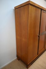 jasna drewniana szafa - obrazek 5