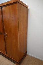 jasna drewniana szafa - obrazek 6