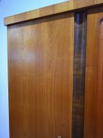 jasna drewniana szafa - obrazek 7