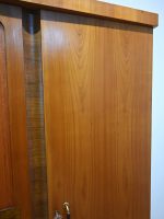 jasna drewniana szafa - obrazek 9