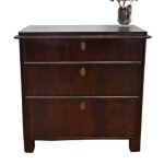 mahoniowa komoda z 1880 roku