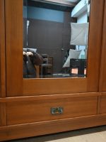 wysoka szafa z intarsjami - obrazek 4