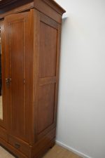 wysoka szafa z intarsjami - obrazek 13