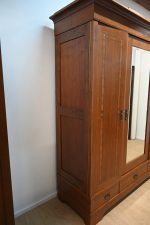 wysoka szafa z intarsjami - obrazek 12