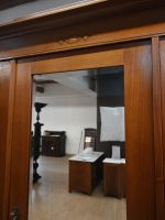 wysoka szafa z intarsjami - obrazek 7