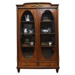 francuska głęboka witryna lub szafa