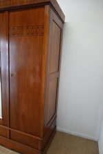 duża orzechowa szafa z lustrem - obrazek 4