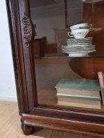 witryna serwantka ze szklanymi półkami - obrazek 13