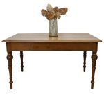 orzechowy stół w litym orzechu