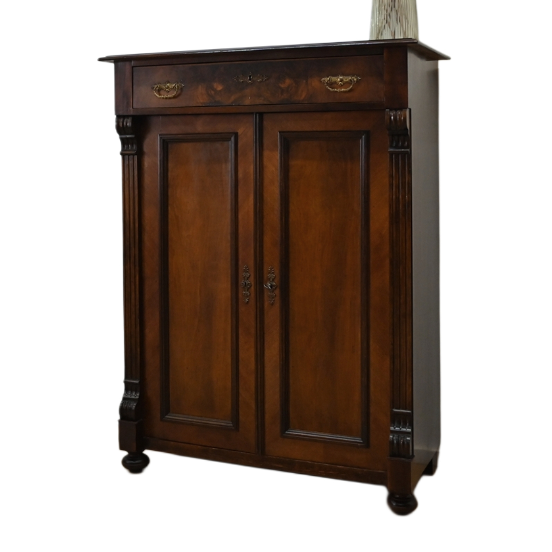 26022501 (0) stara bieliźniarka szafka z półkami - obrazek 1