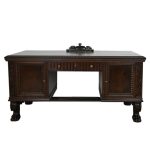 biurko na lwich łapach