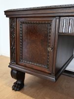 biurko na lwich łapach - obrazek 9