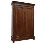 stara dwudrzwiowa szafa z około 1920 roku