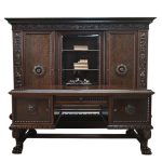 duży gabinet z pięknym biurkiem