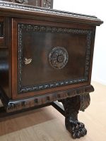 duży gabinet z pięknym biurkiem - obrazek 5