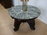 duży okrągły stolik z marmurem - obrazek 3