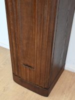 słupek wysoka wąska szafka z półkami - obrazek 10