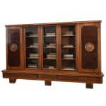 długa biblioteka w jasnym dębie