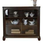 witrynka z suwanymi szybami