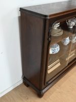 witrynka z suwanymi szybami - obrazek 7