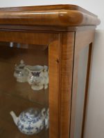 serwantka ze szklanymi półkami - obrazek 12