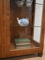 serwantka ze szklanymi półkami - obrazek 14