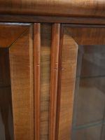 serwantka ze szklanymi półkami - obrazek 10