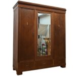 wyjątkowa szafa z półkami i szufladami