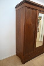 wyjątkowa szafa z półkami i szufladami - obrazek 5