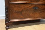 mahoniowa komoda z ok 1880 roku - obrazek 4