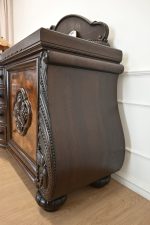 gięta rzeźbiona okazała komoda - obrazek 4